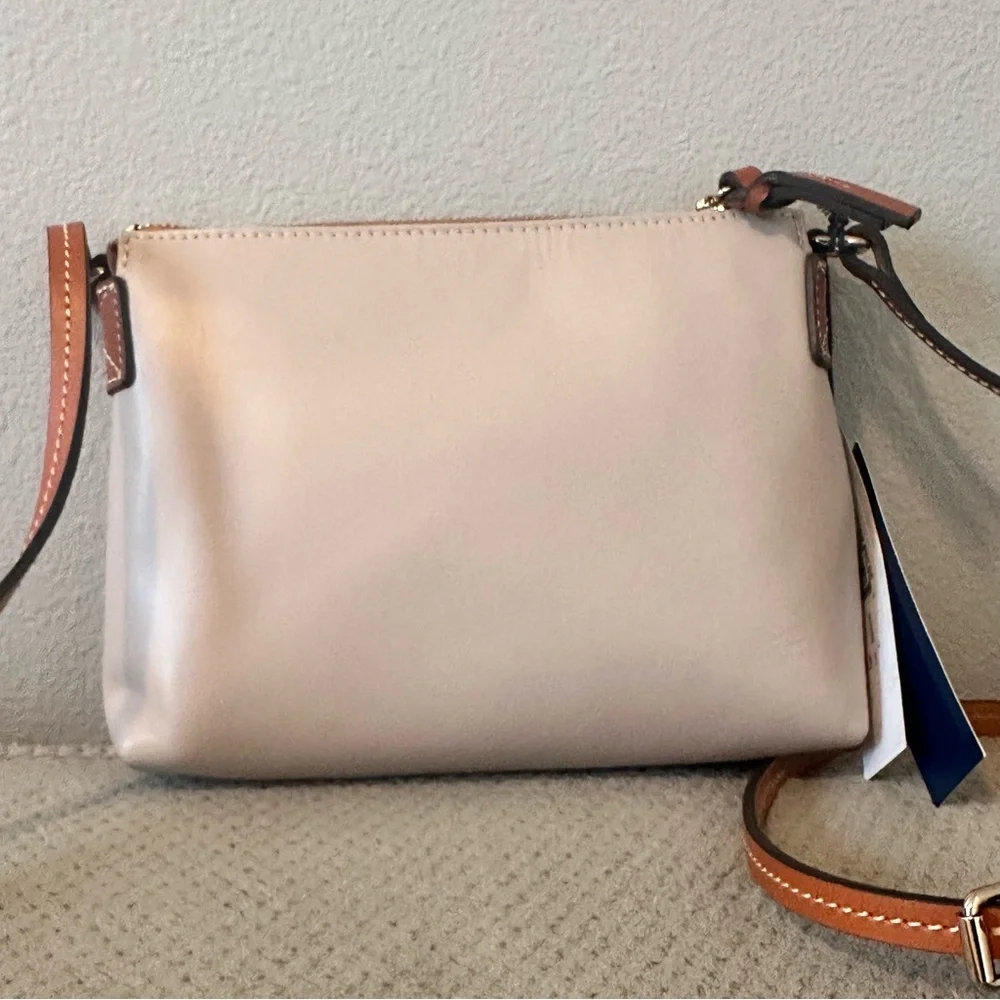 New! Dooney and Bourke Light Blush Pink Wexford Leather Rosie Crossbody Purse - Picture 5 of 16